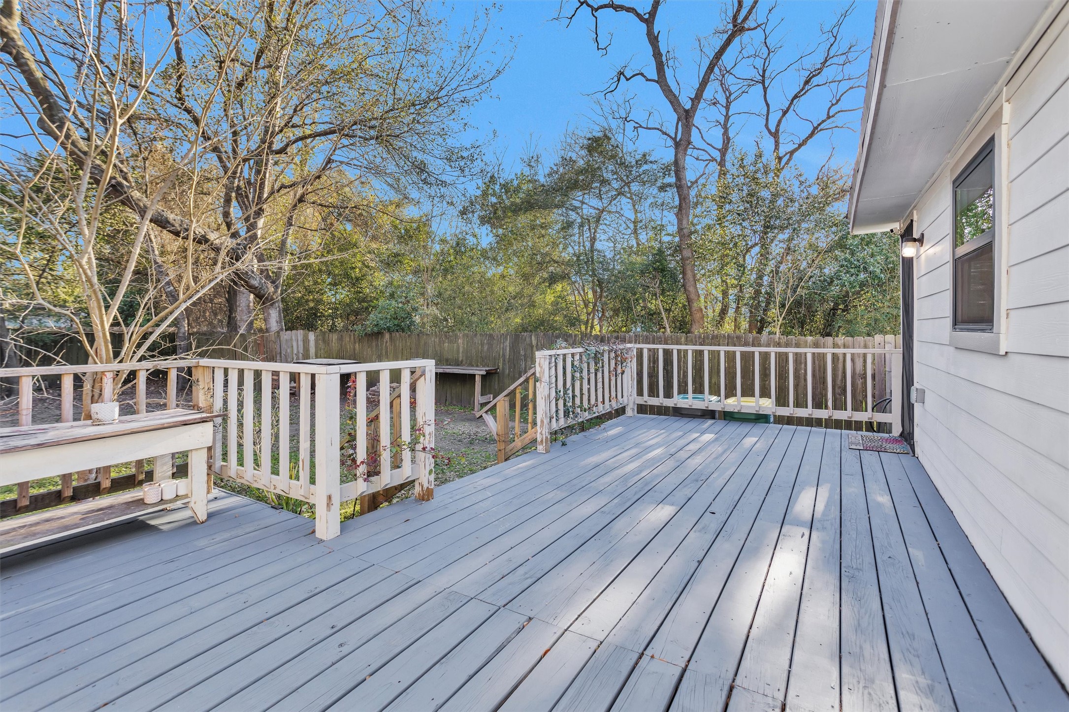 221 Carrell Street Property Photo 35