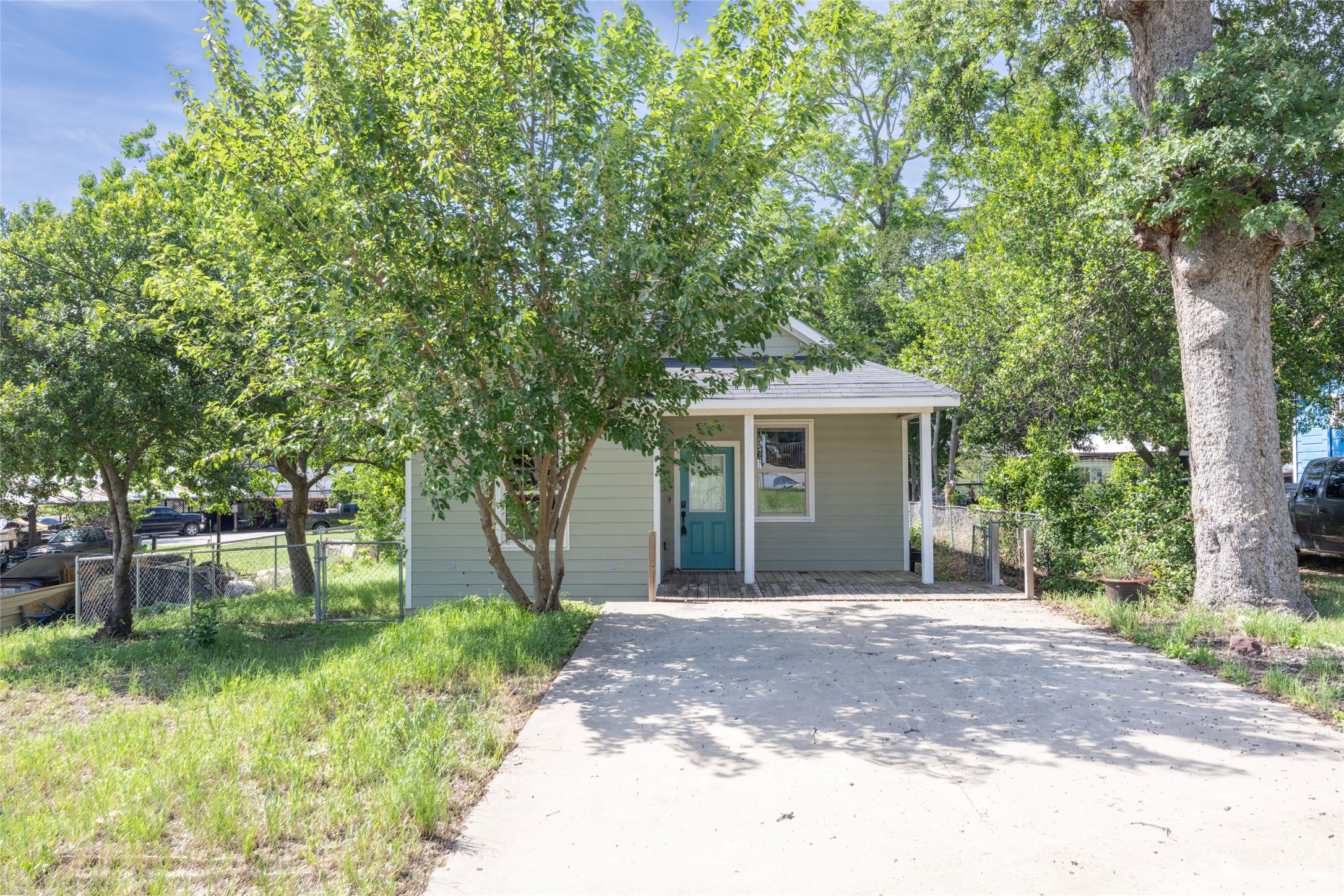 205 E 2nd Street Property Photo 4