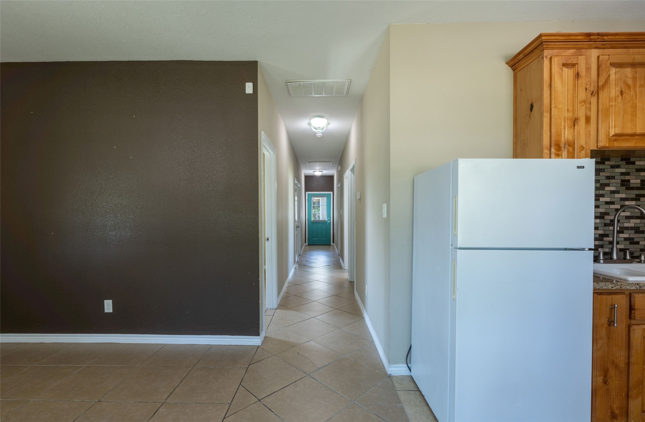 205 E 2nd Street Property Photo 5