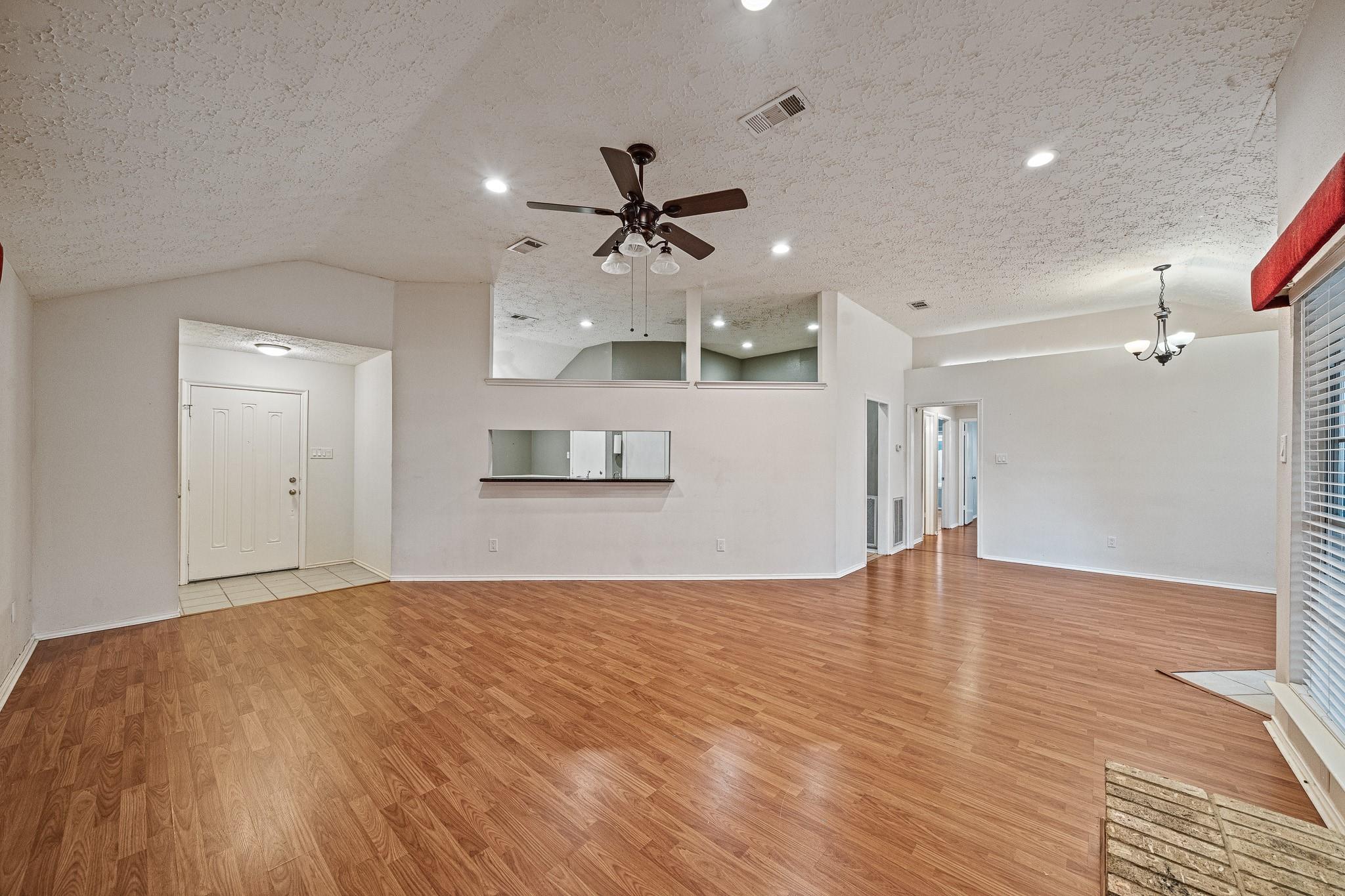 18123 Lake Bend Drive Property Photo 5