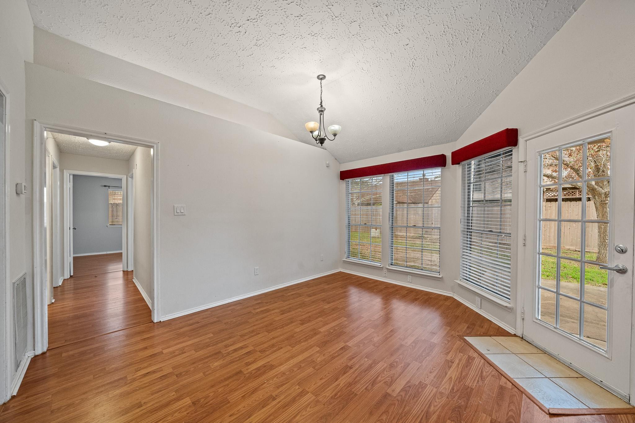18123 Lake Bend Drive Property Photo 6
