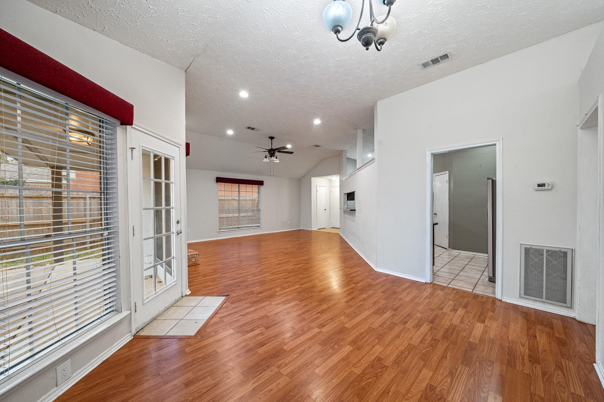 18123 Lake Bend Drive Property Photo 7