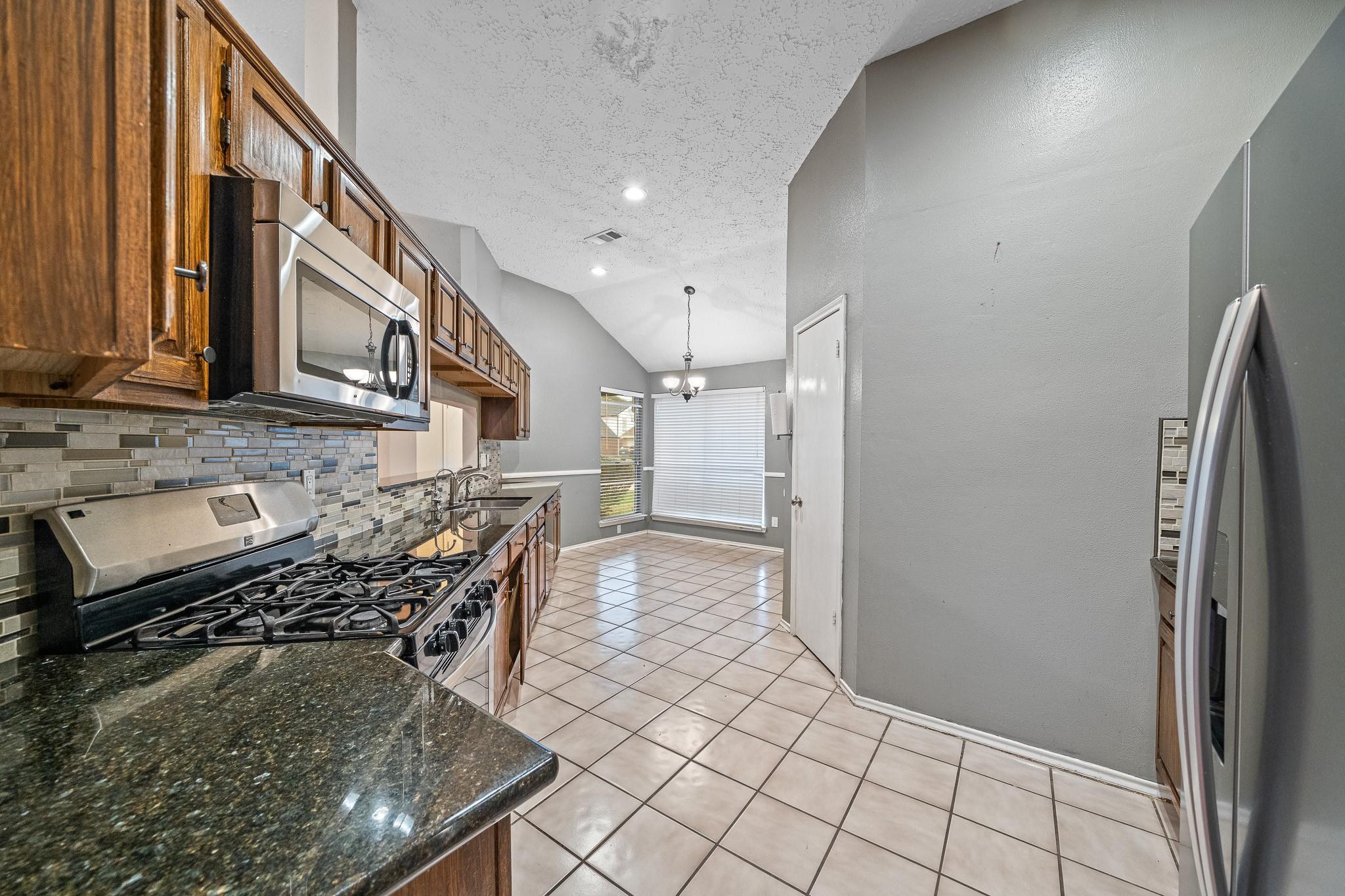18123 Lake Bend Drive Property Photo 8