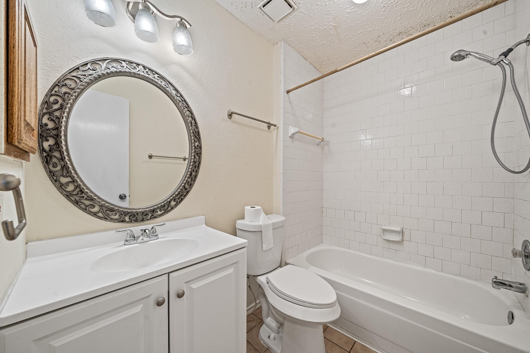 18123 Lake Bend Drive Property Photo 10