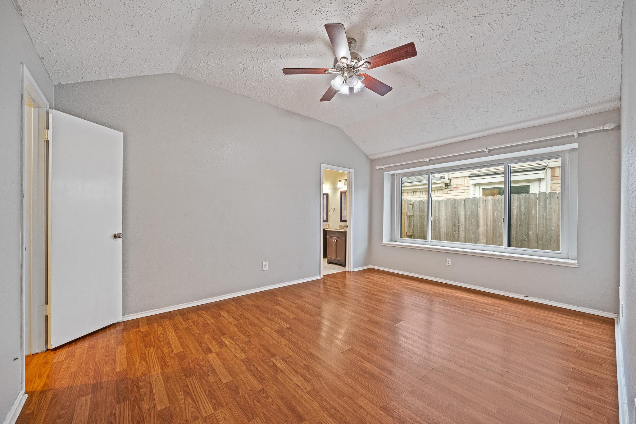 18123 Lake Bend Drive Property Photo 11