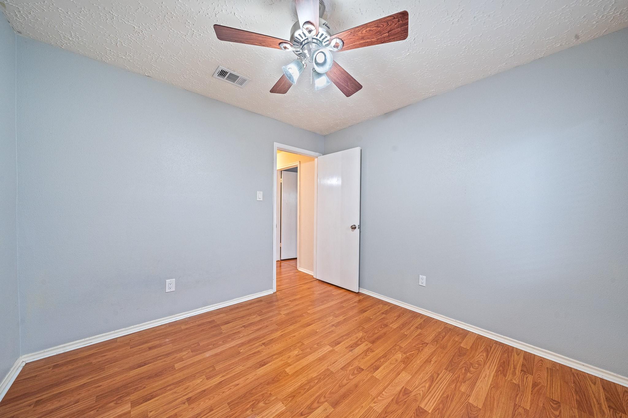 18123 Lake Bend Drive Property Photo 17