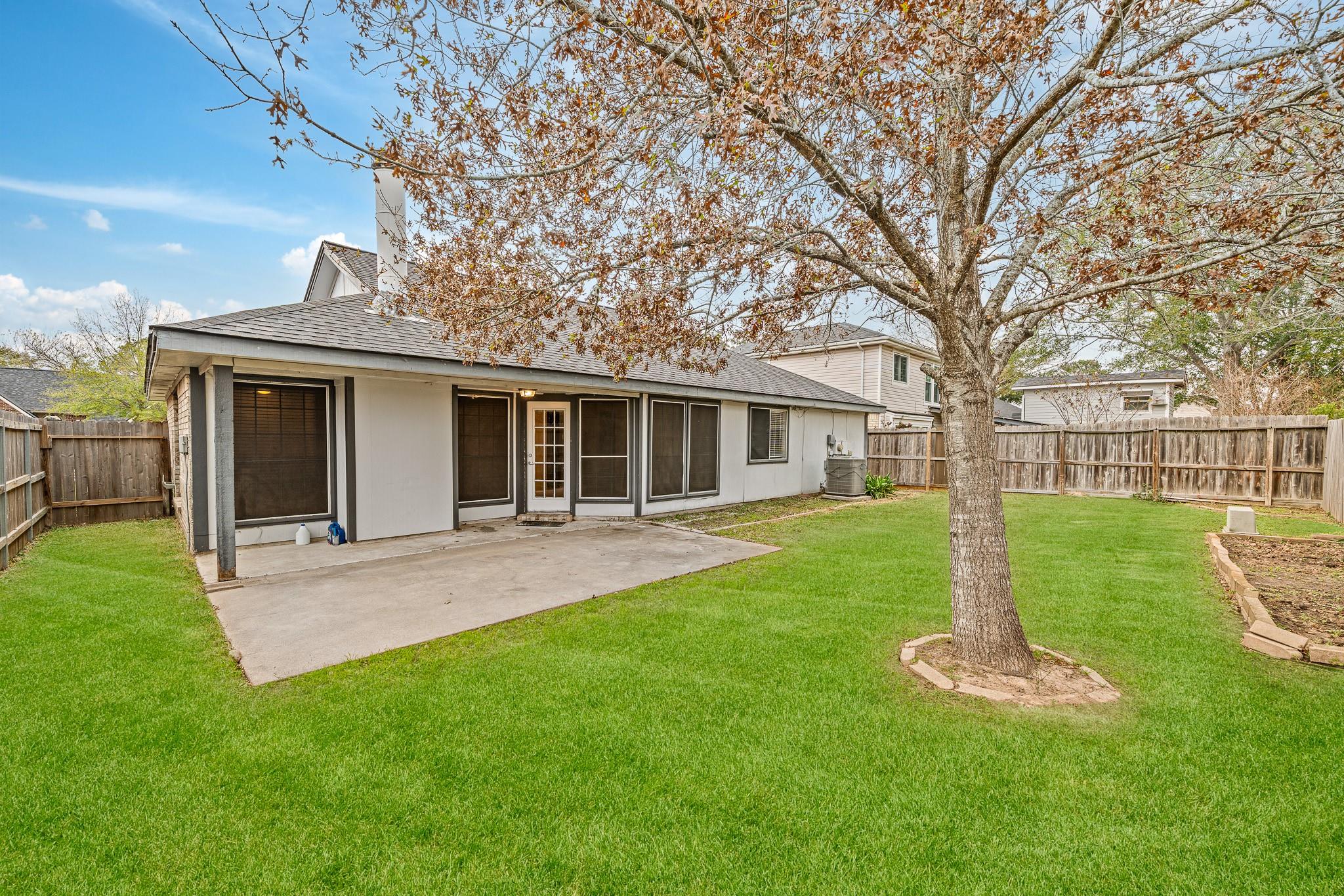 18123 Lake Bend Drive Property Photo 20