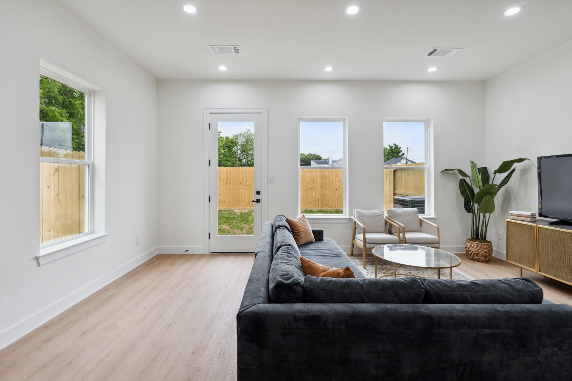 6408 Foster Street Property Photo 7