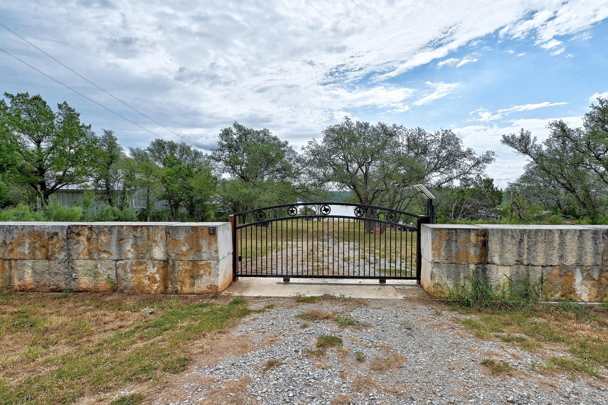 303 Lake View Drive Property Photo 6