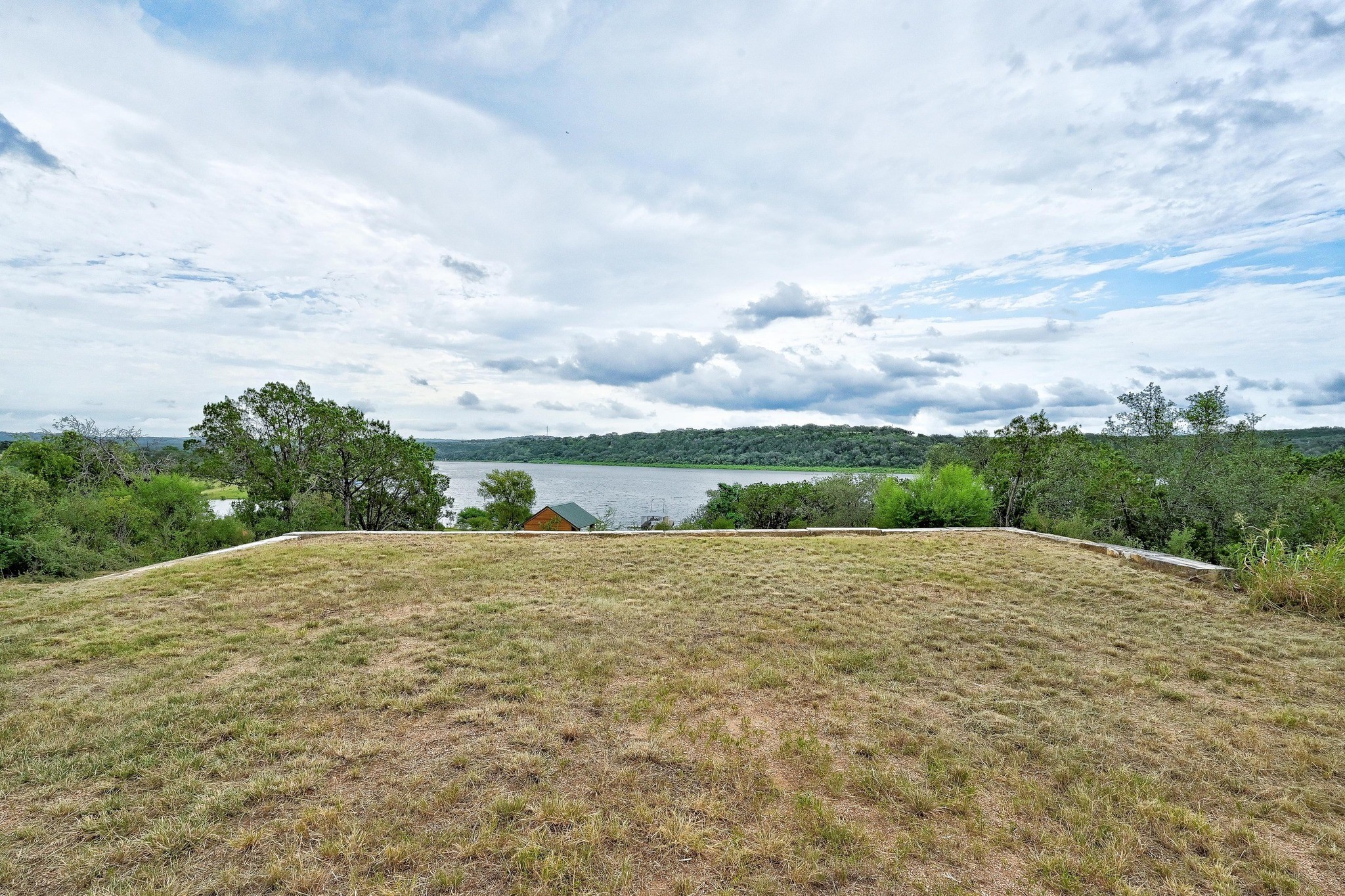 303 Lake View Drive Property Photo 9