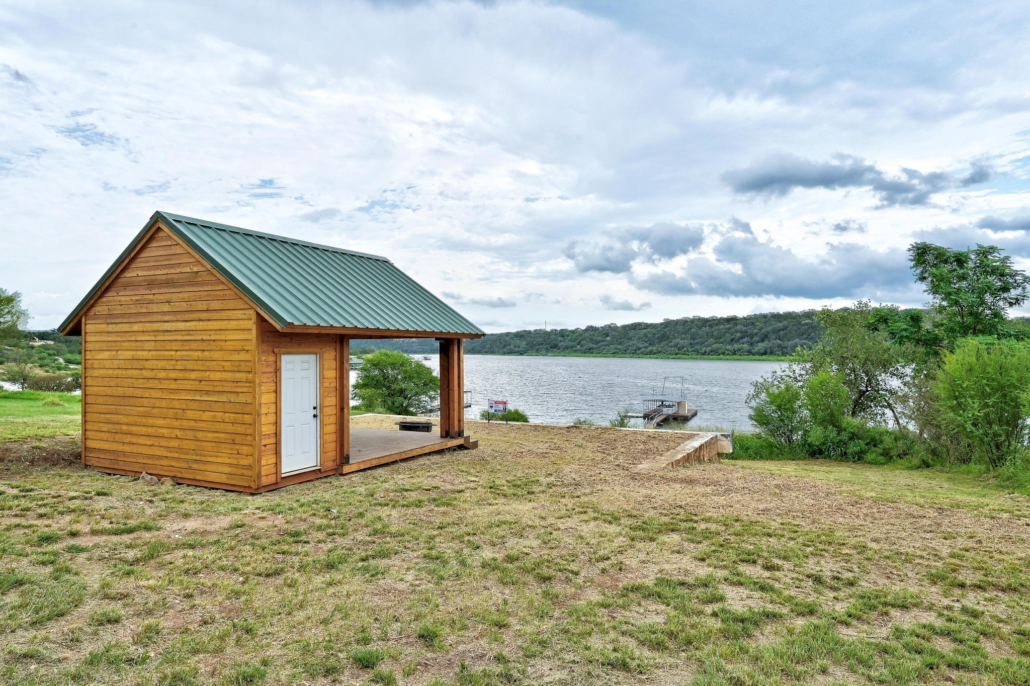 303 Lake View Drive Property Photo 13