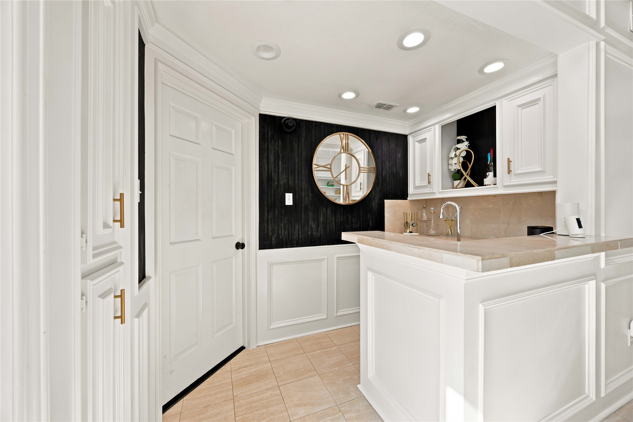 2718 Bermuda Dunes Drive Property Photo 9