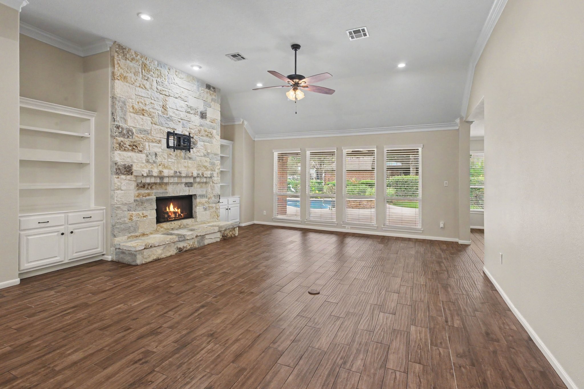 52 La Jolla Circle Property Photo 3