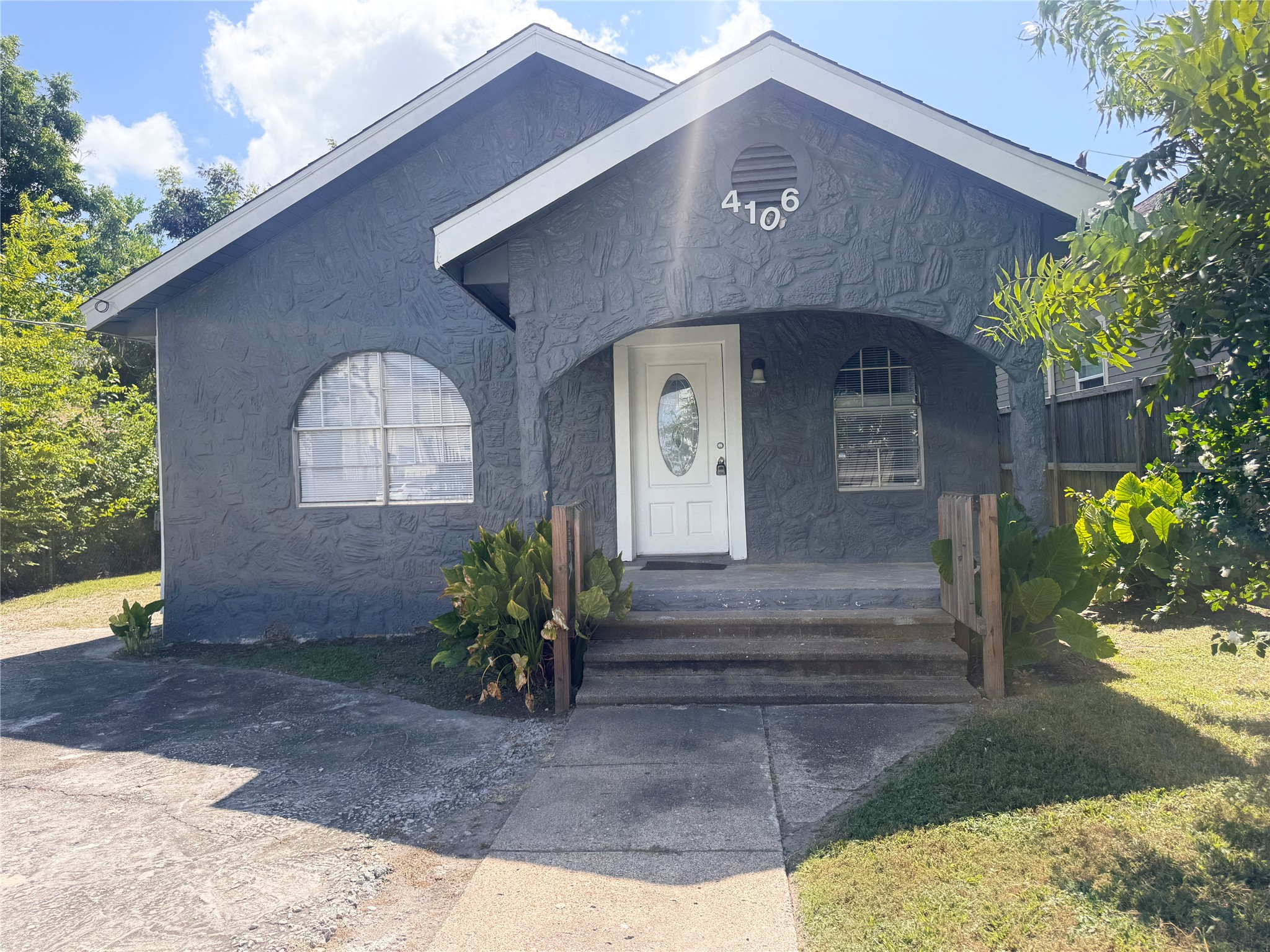4106 Robertson Street Property Photo 1