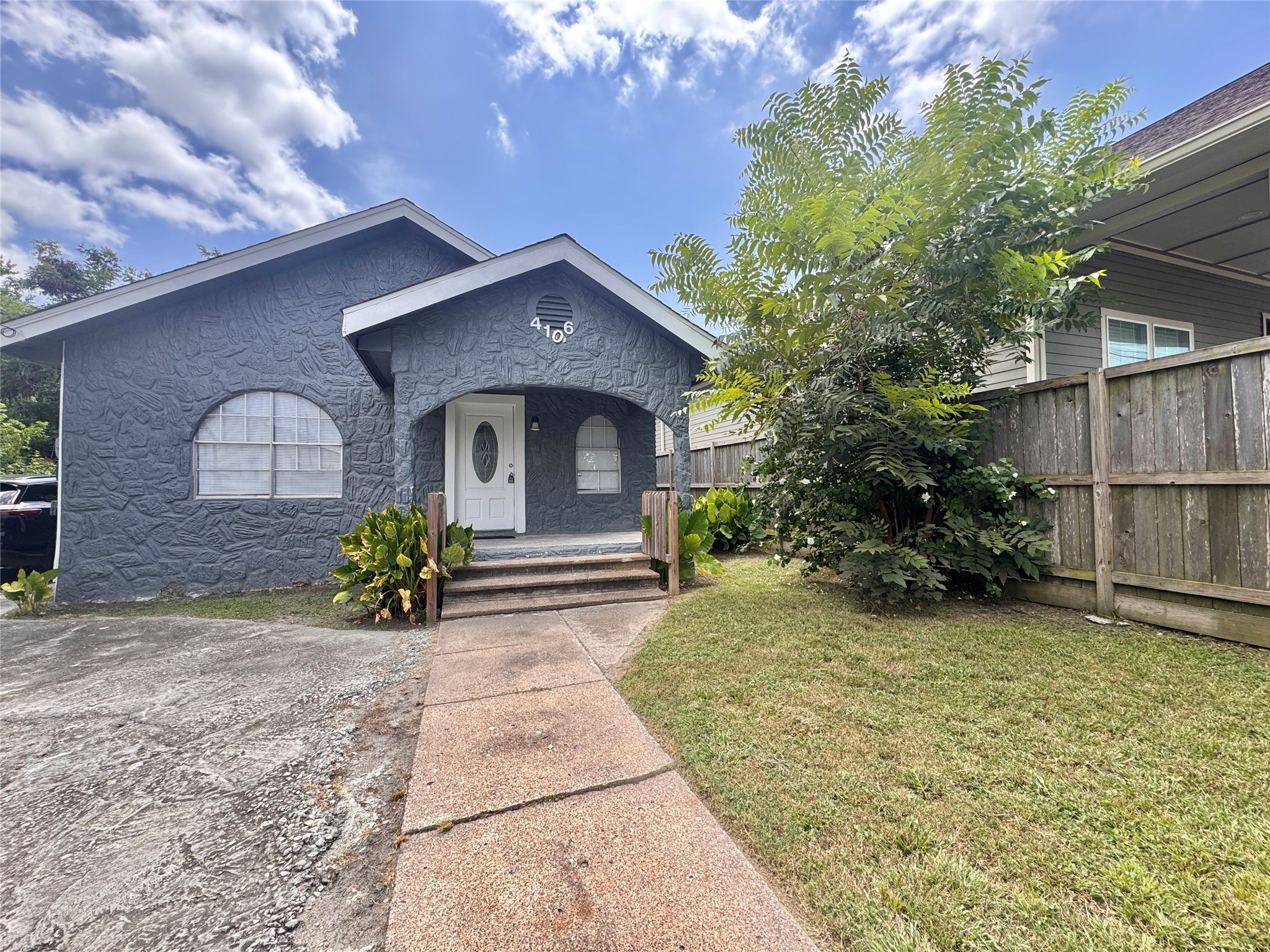 4106 Robertson Street Property Photo 2