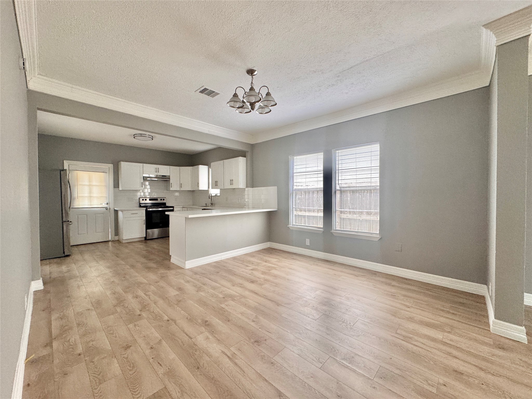 4106 Robertson Street Property Photo 6