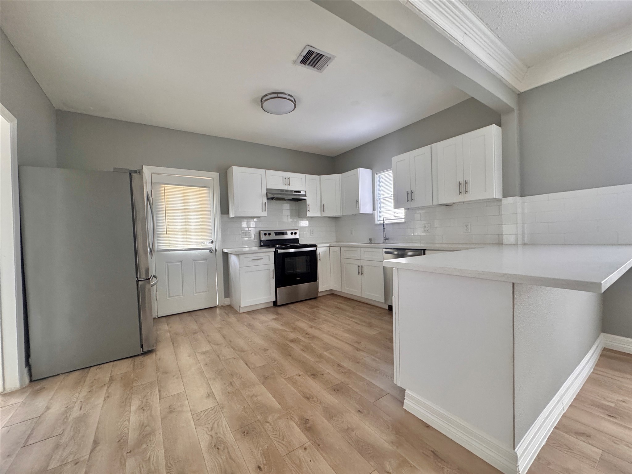 4106 Robertson Street Property Photo 7