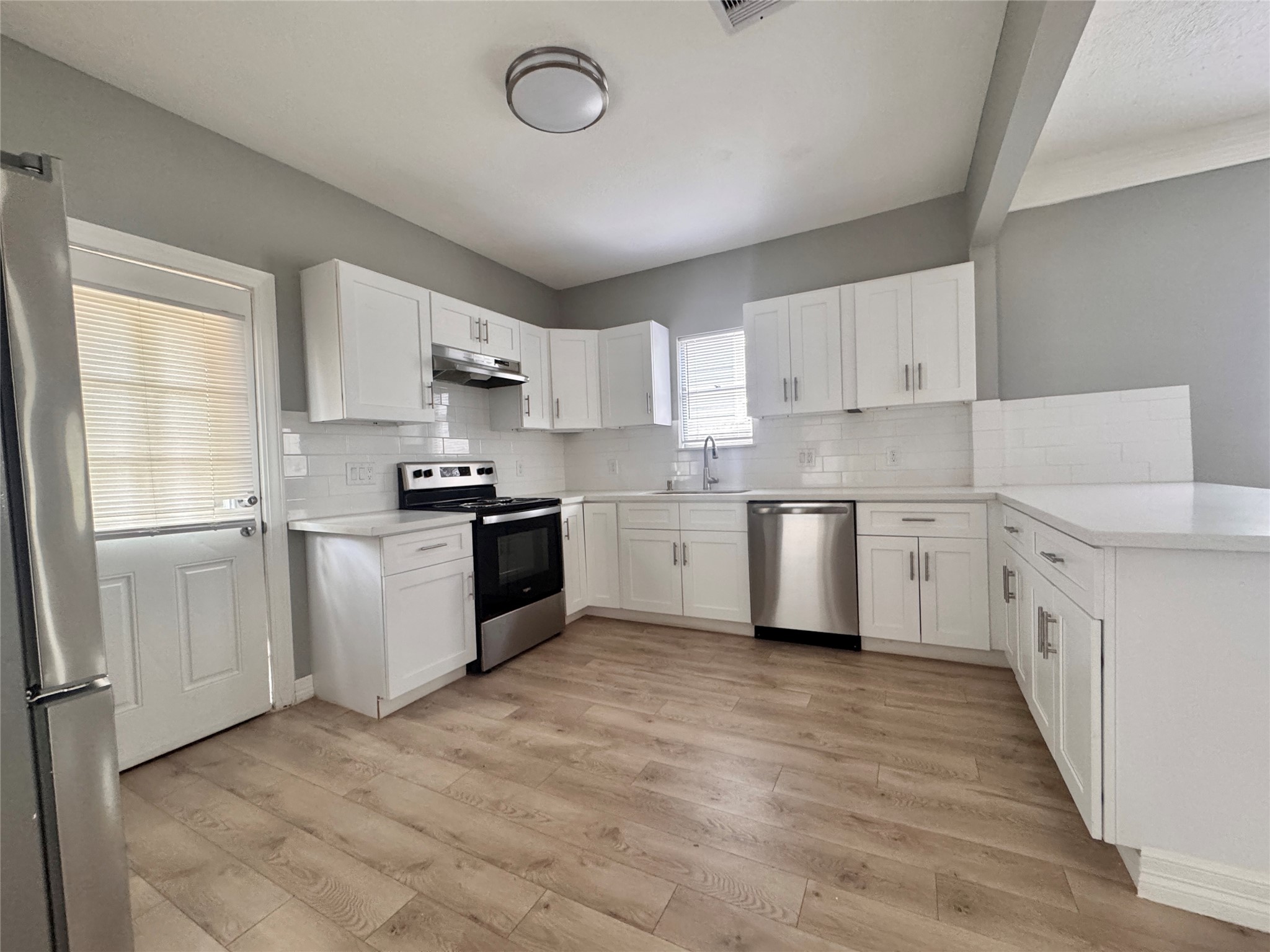 4106 Robertson Street Property Photo 8