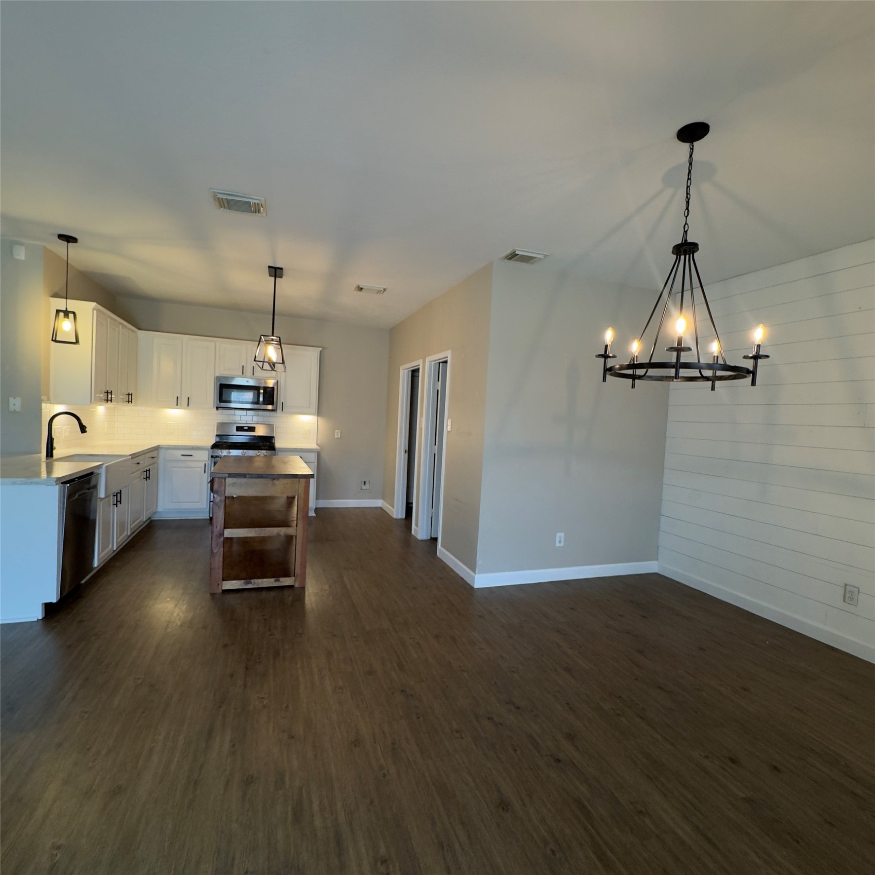 2417 Seguine Drive Property Photo 4