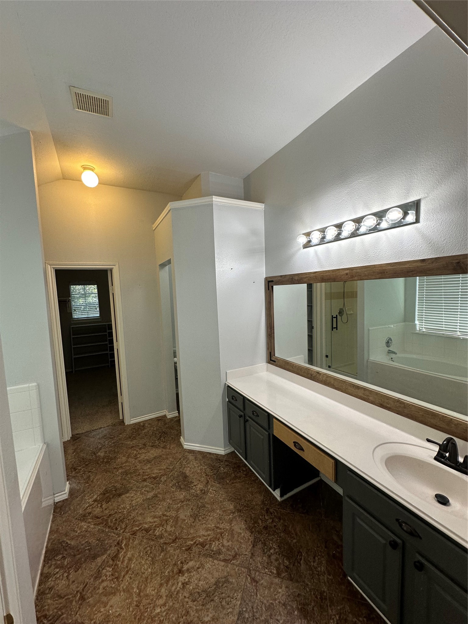 2417 Seguine Drive Property Photo 15