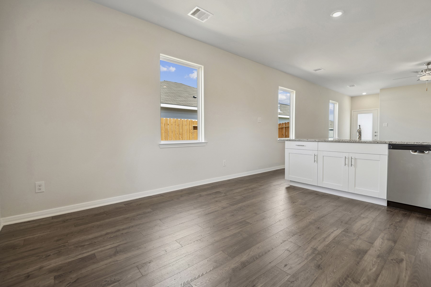 16446 Honeysuckle Hill Drive Property Photo 8