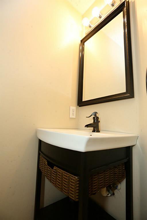 1718 Calmar Drive Property Photo 9