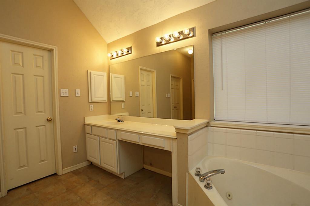 1718 Calmar Drive Property Photo 15