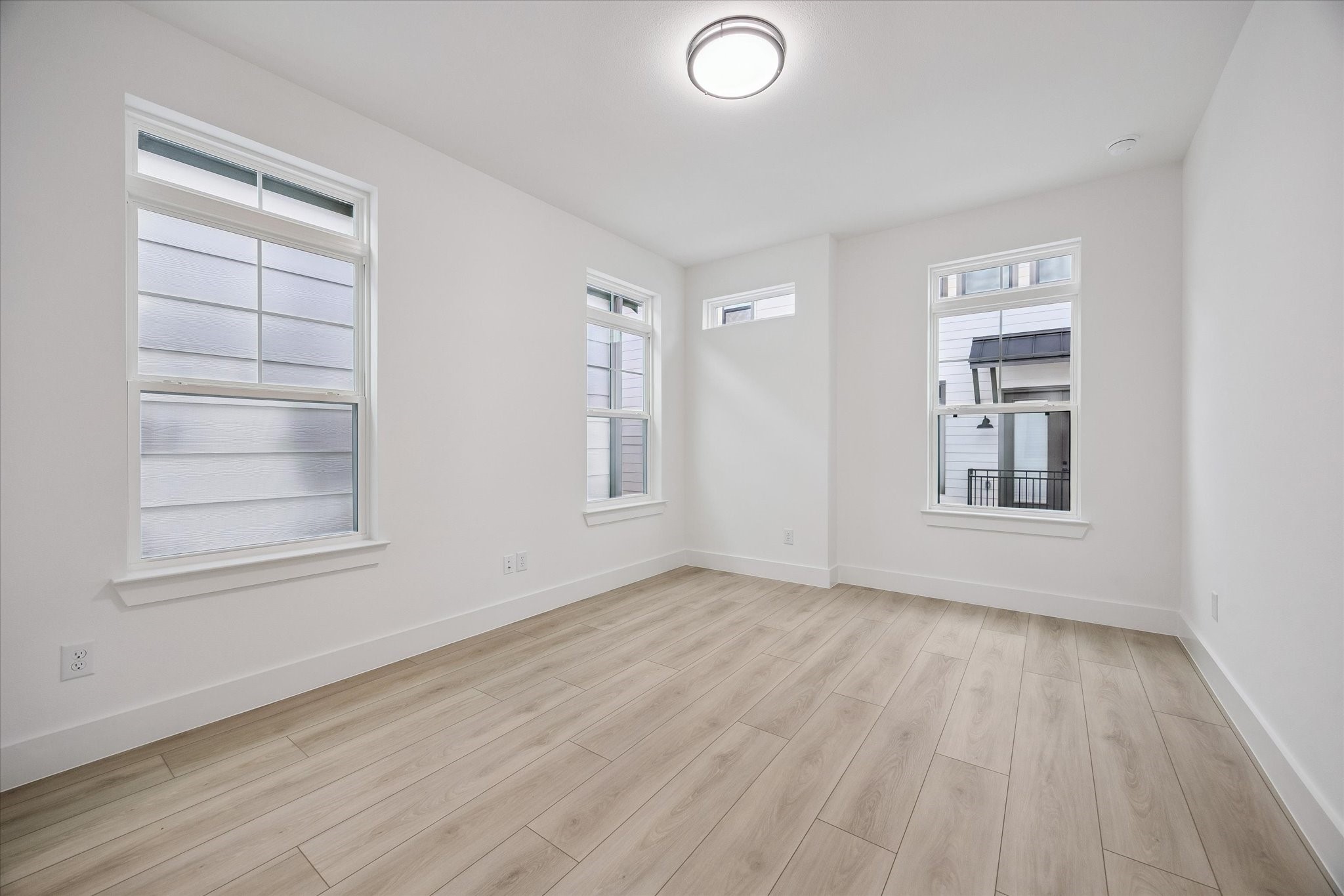 740 Curtin Street Property Photo 18