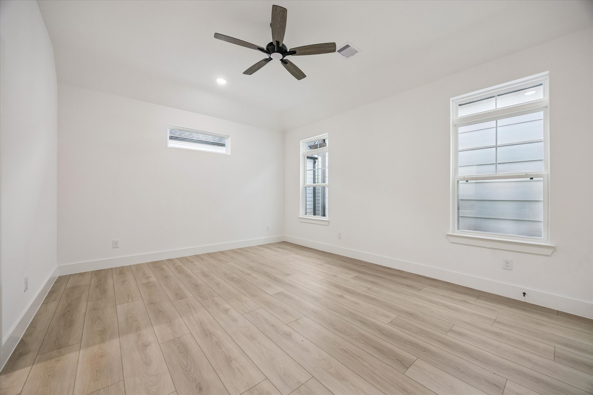 740 Curtin Street Property Photo 20