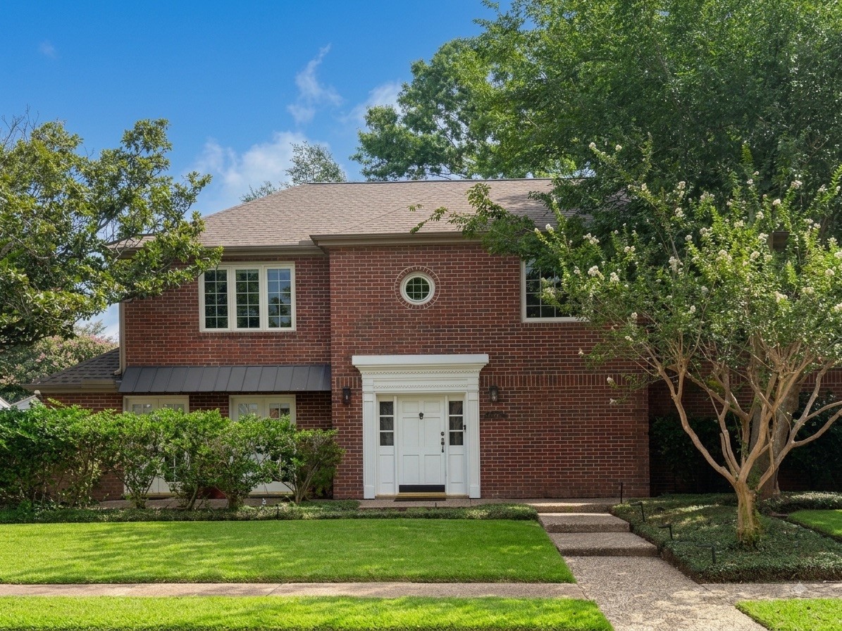 2103 Shadybriar Drive Property Photo 1