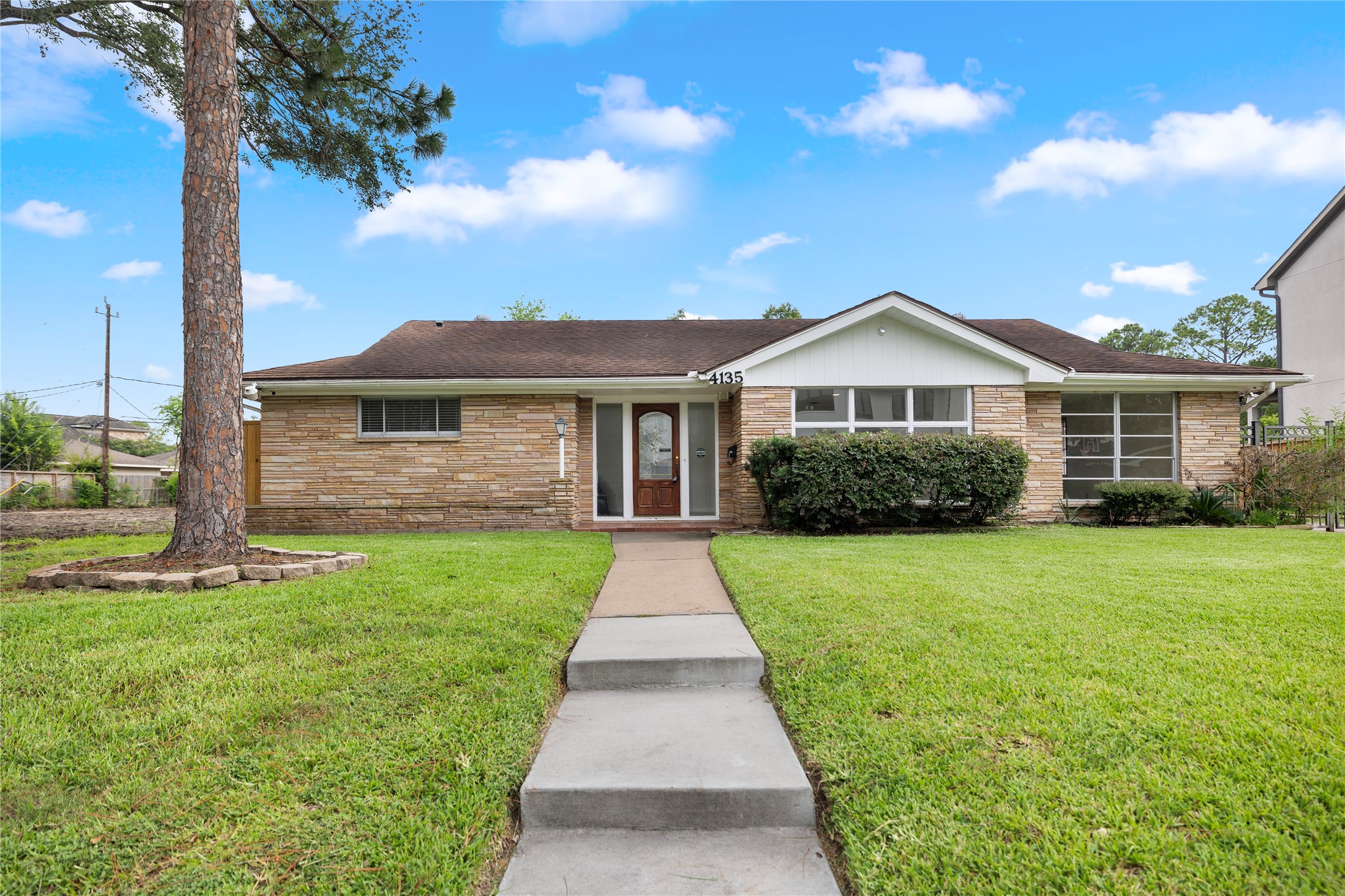 4135 Levonshire Drive Property Photo 1