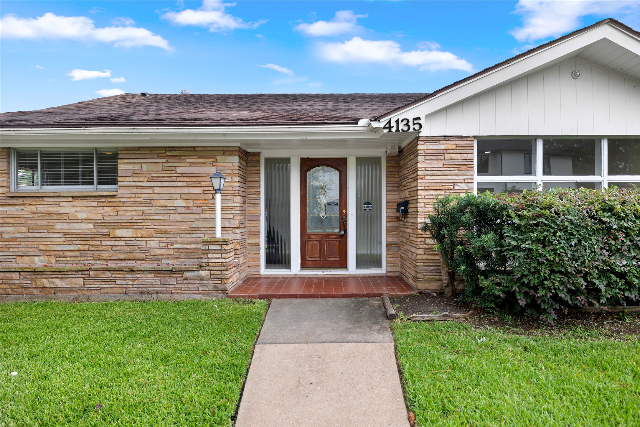 4135 Levonshire Drive Property Photo 2