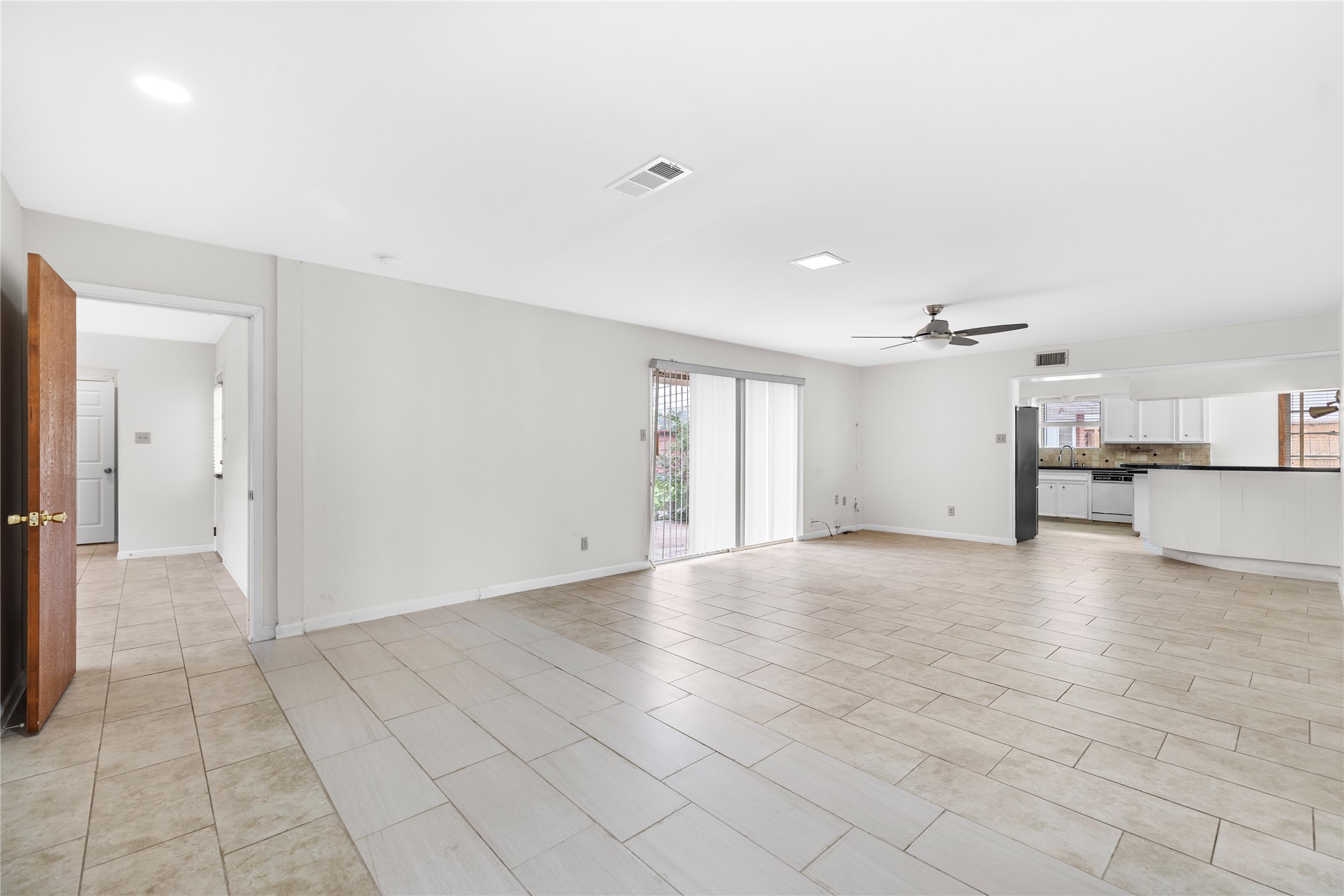 4135 Levonshire Drive Property Photo 6