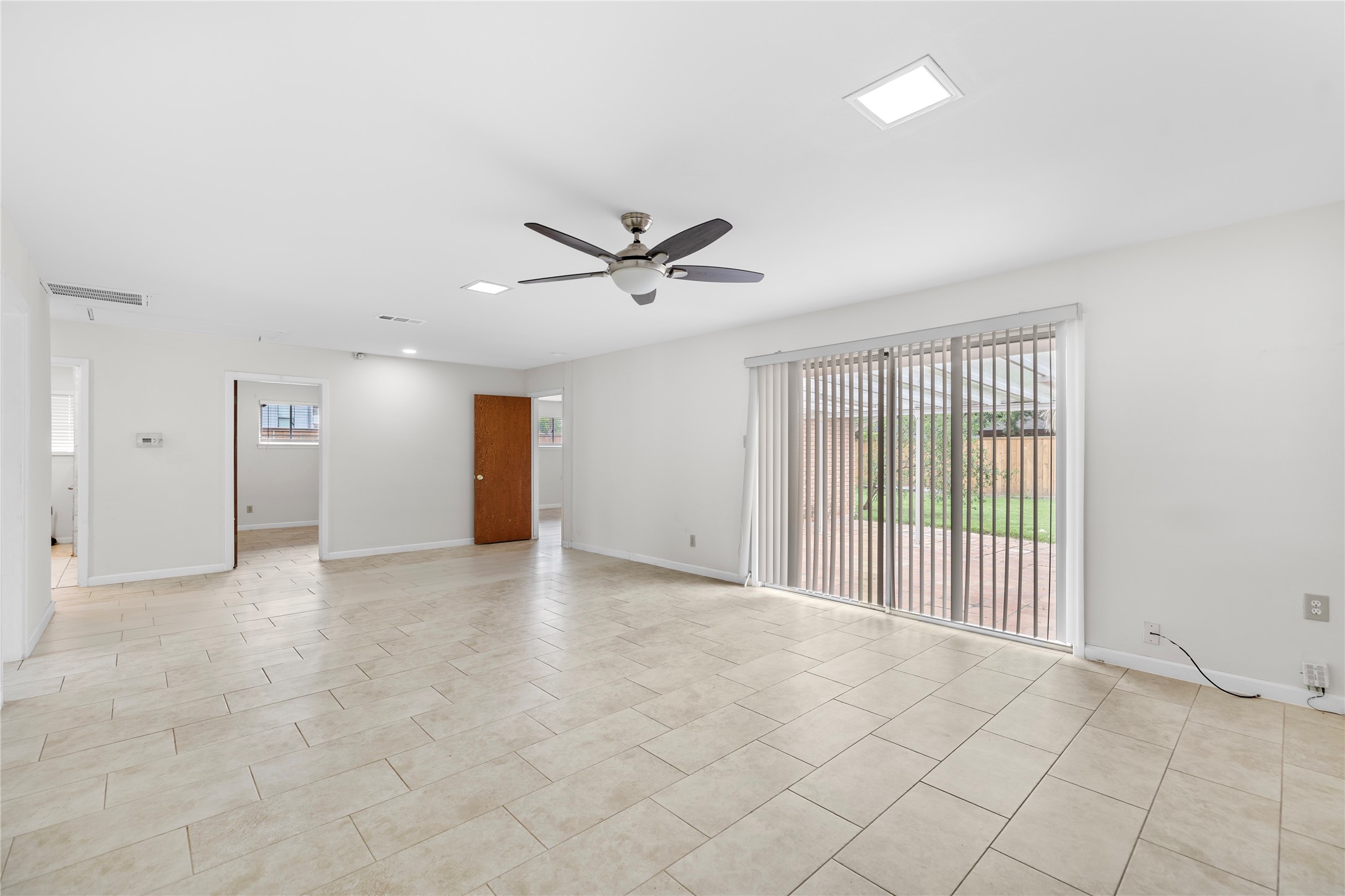 4135 Levonshire Drive Property Photo 8