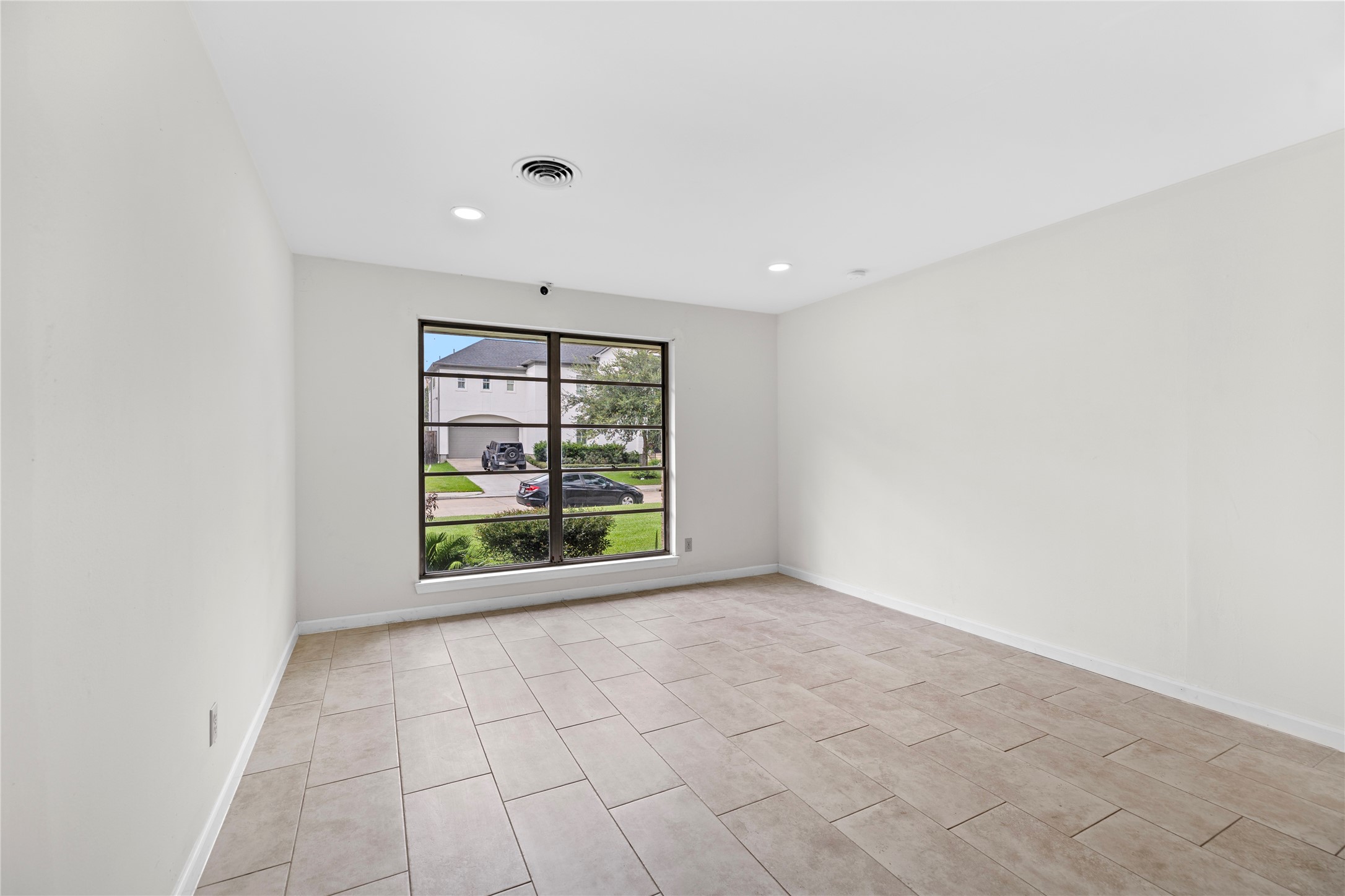 4135 Levonshire Drive Property Photo 9