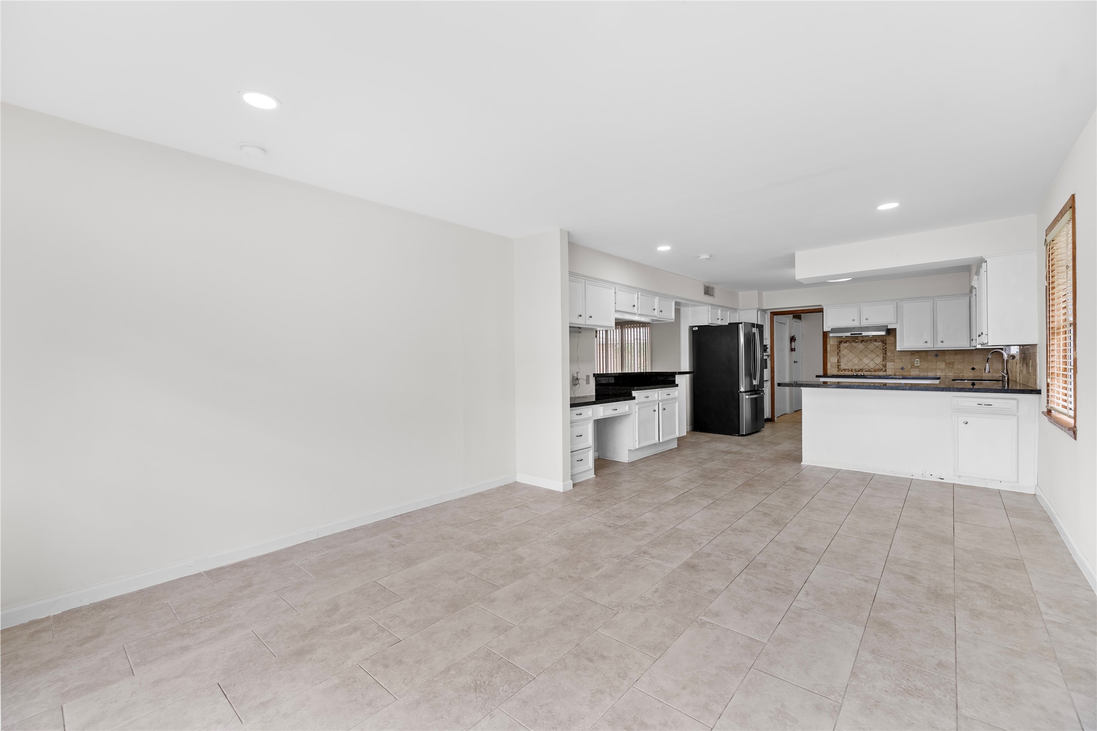 4135 Levonshire Drive Property Photo 11