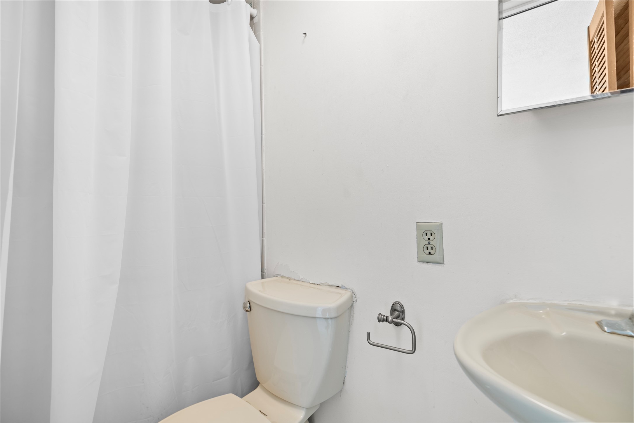 4135 Levonshire Drive Property Photo 16