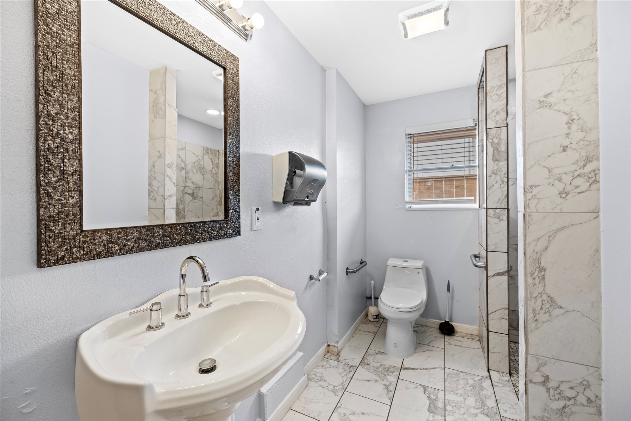 4135 Levonshire Drive Property Photo 21