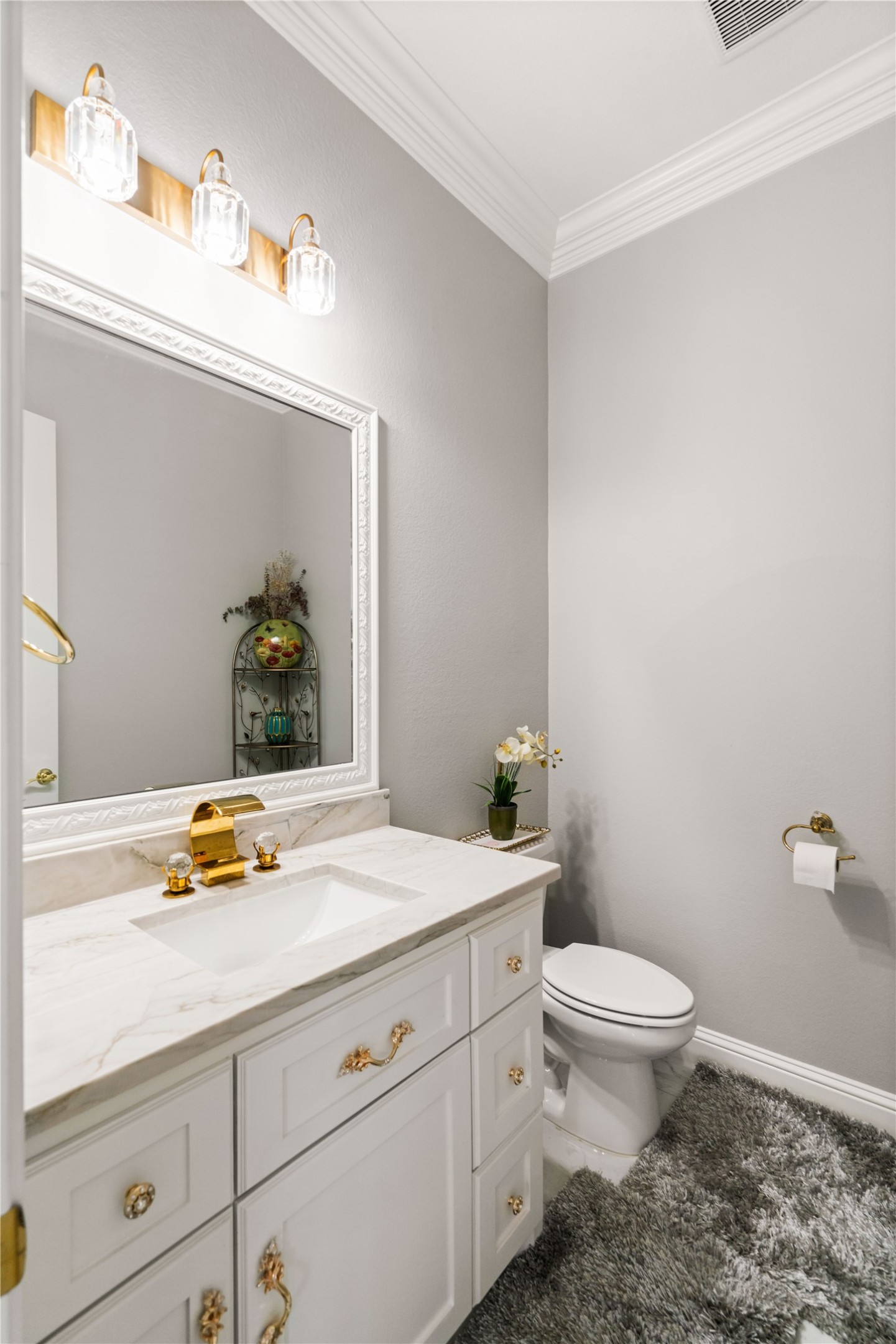 19386 Desna Drive Property Photo 8