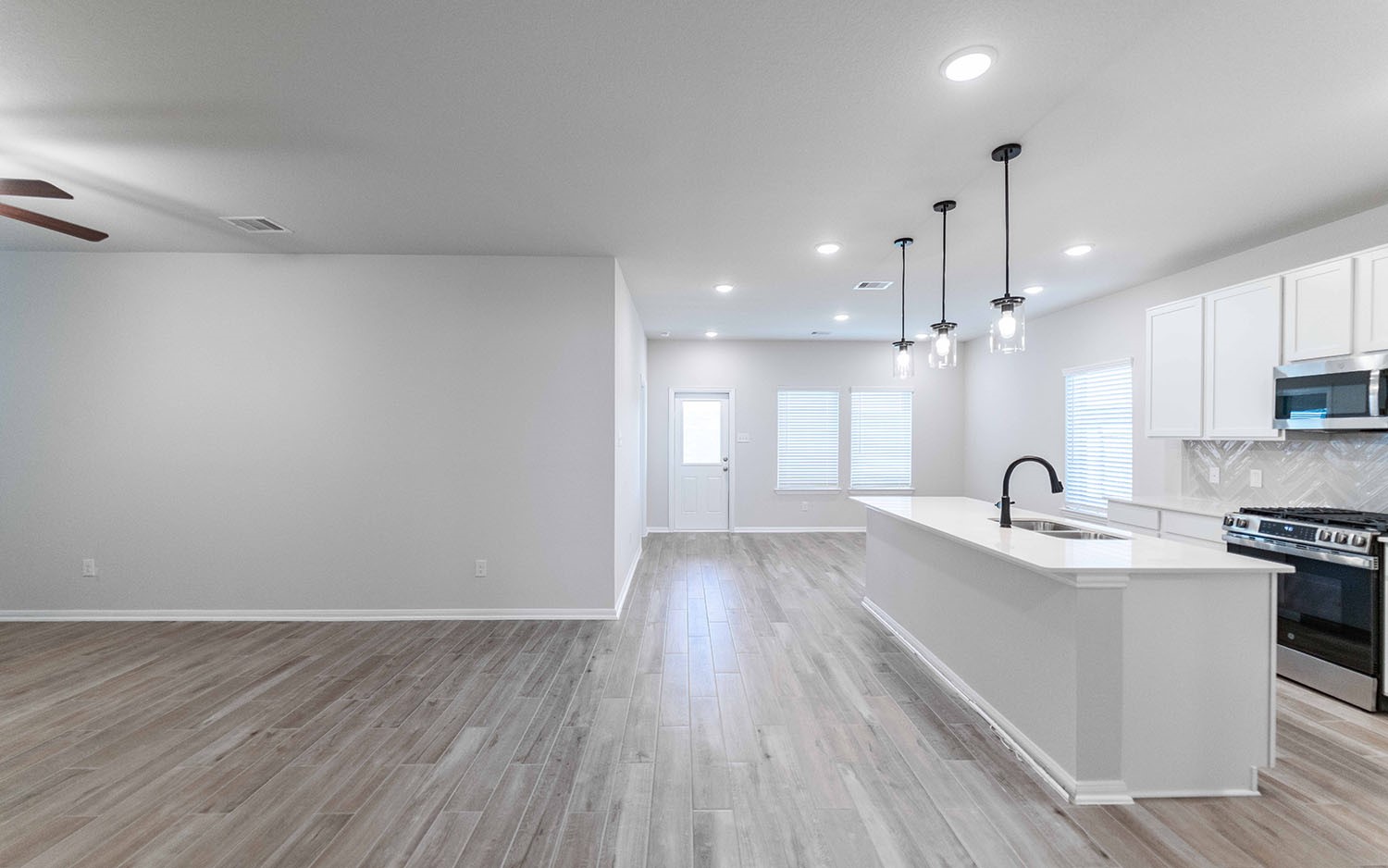 13110 Villa Sola Drive Property Photo 2