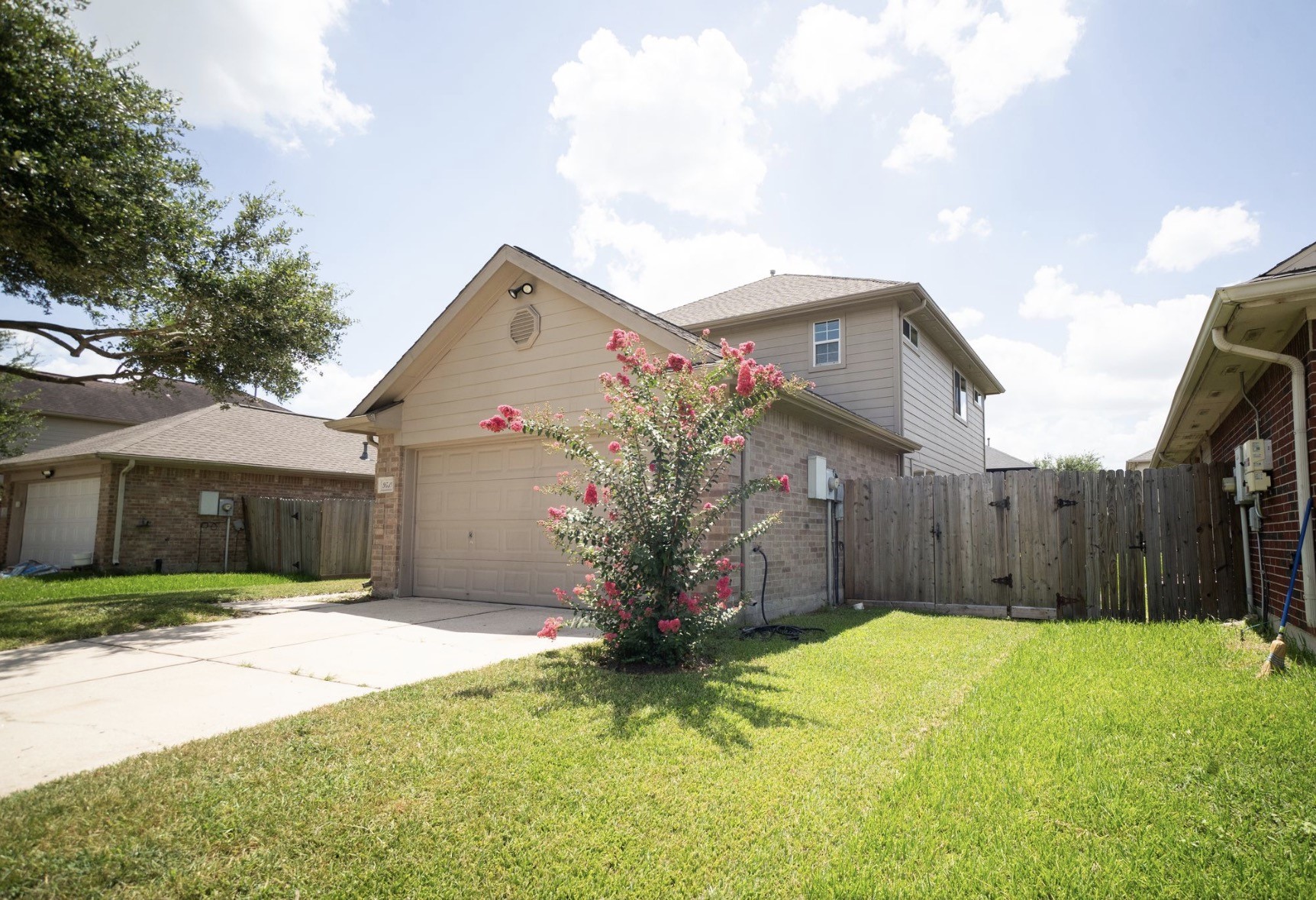 9519 Deep Valley Drive Property Photo 2