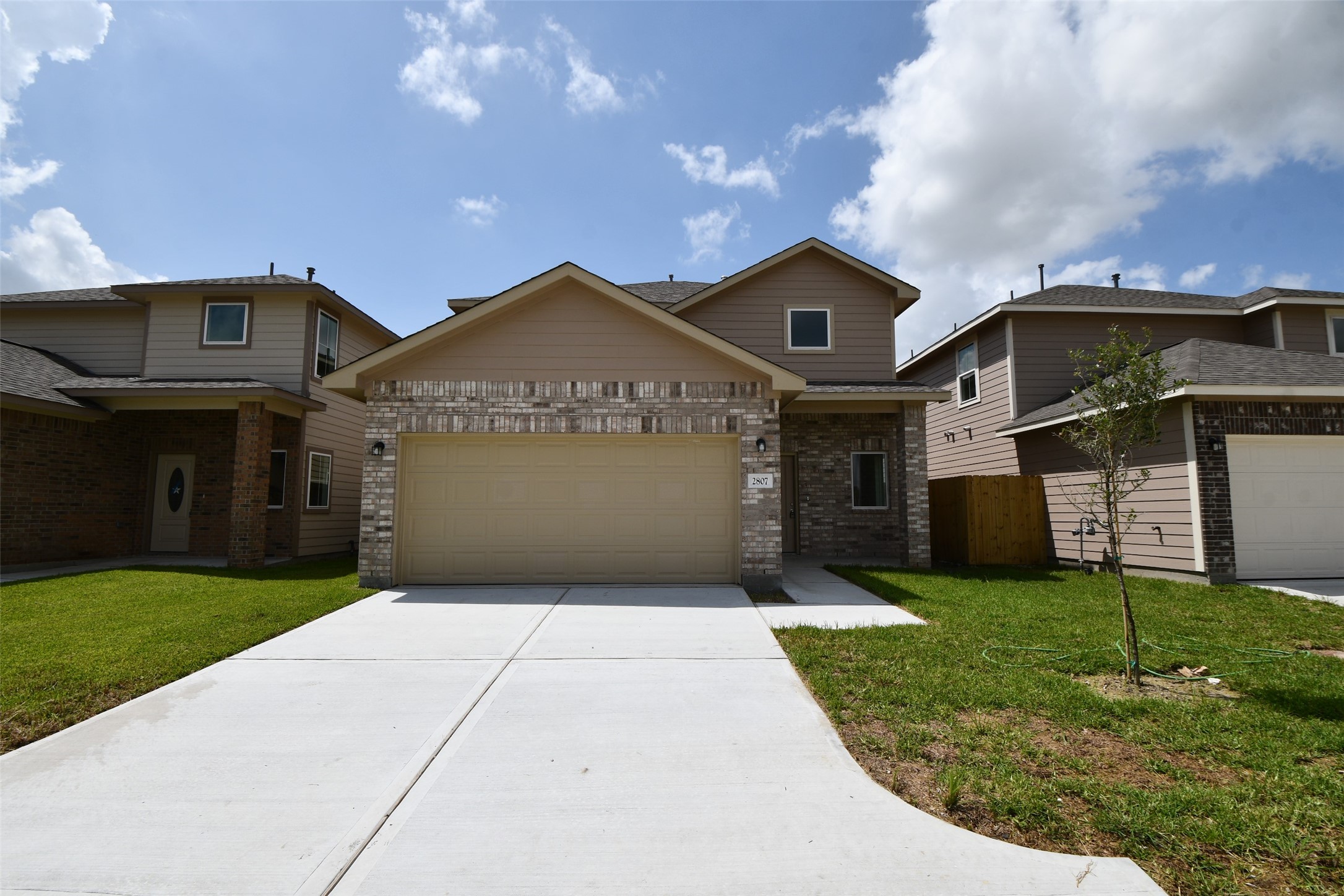 2807 Topiary Lane Property Photo 1