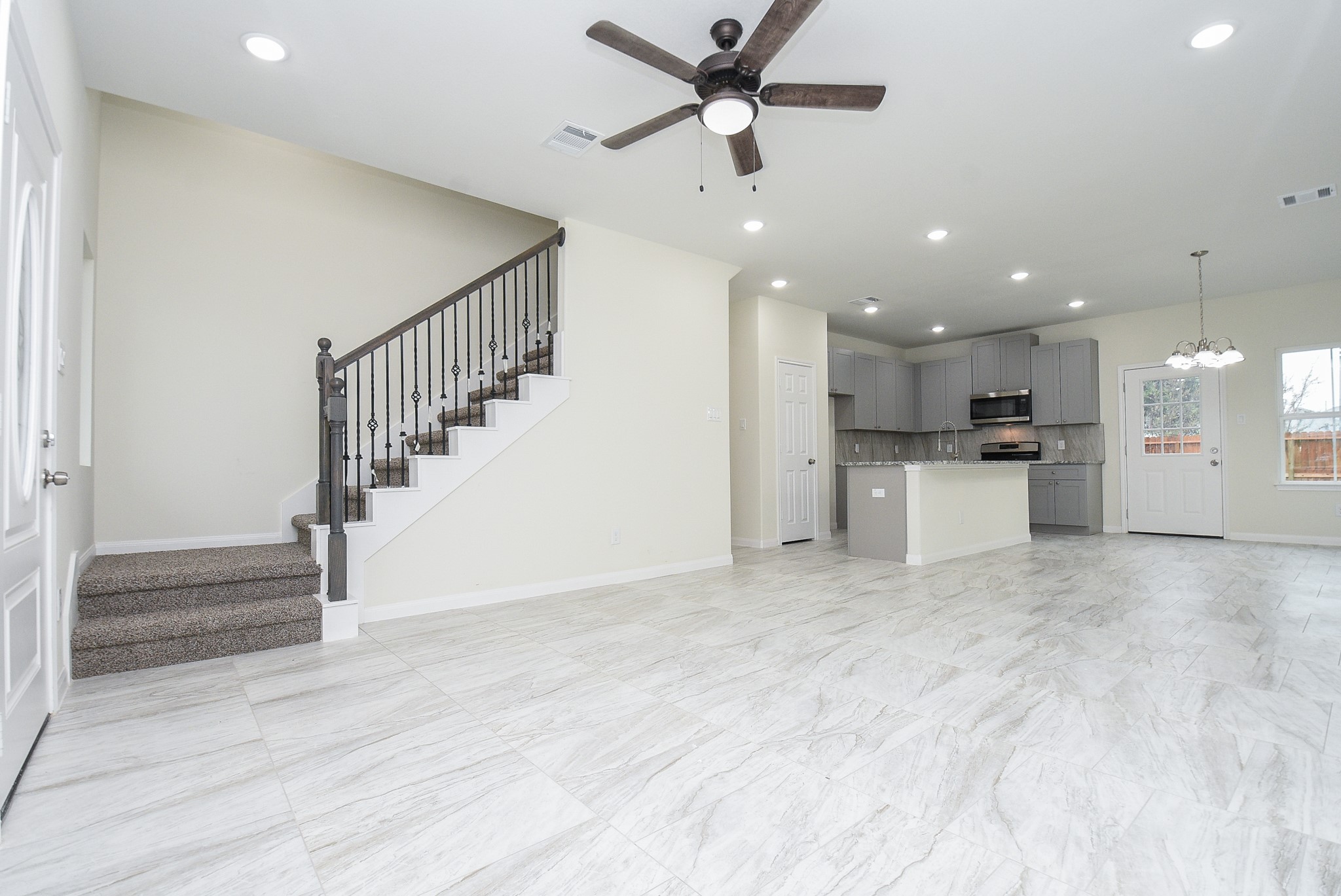 2807 Topiary Lane Property Photo 2