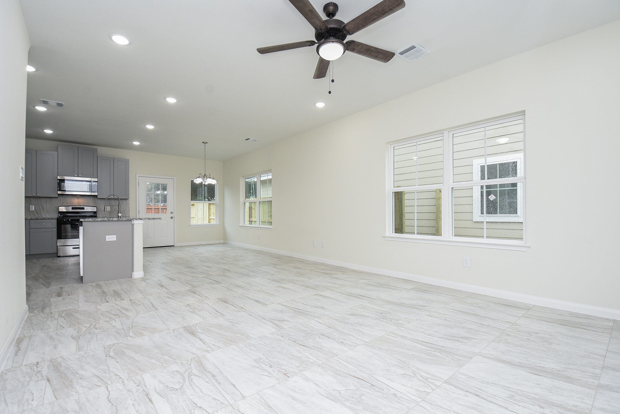 2807 Topiary Lane Property Photo 4