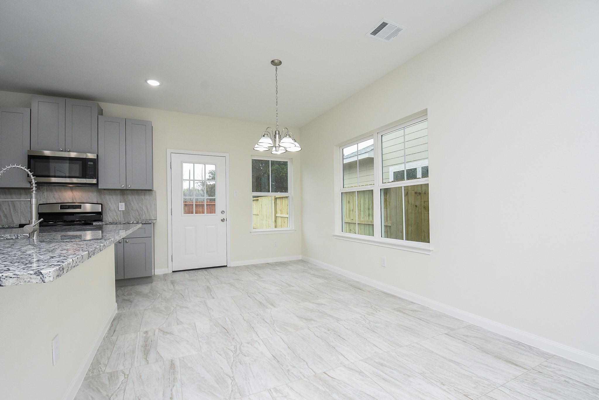 2807 Topiary Lane Property Photo 9