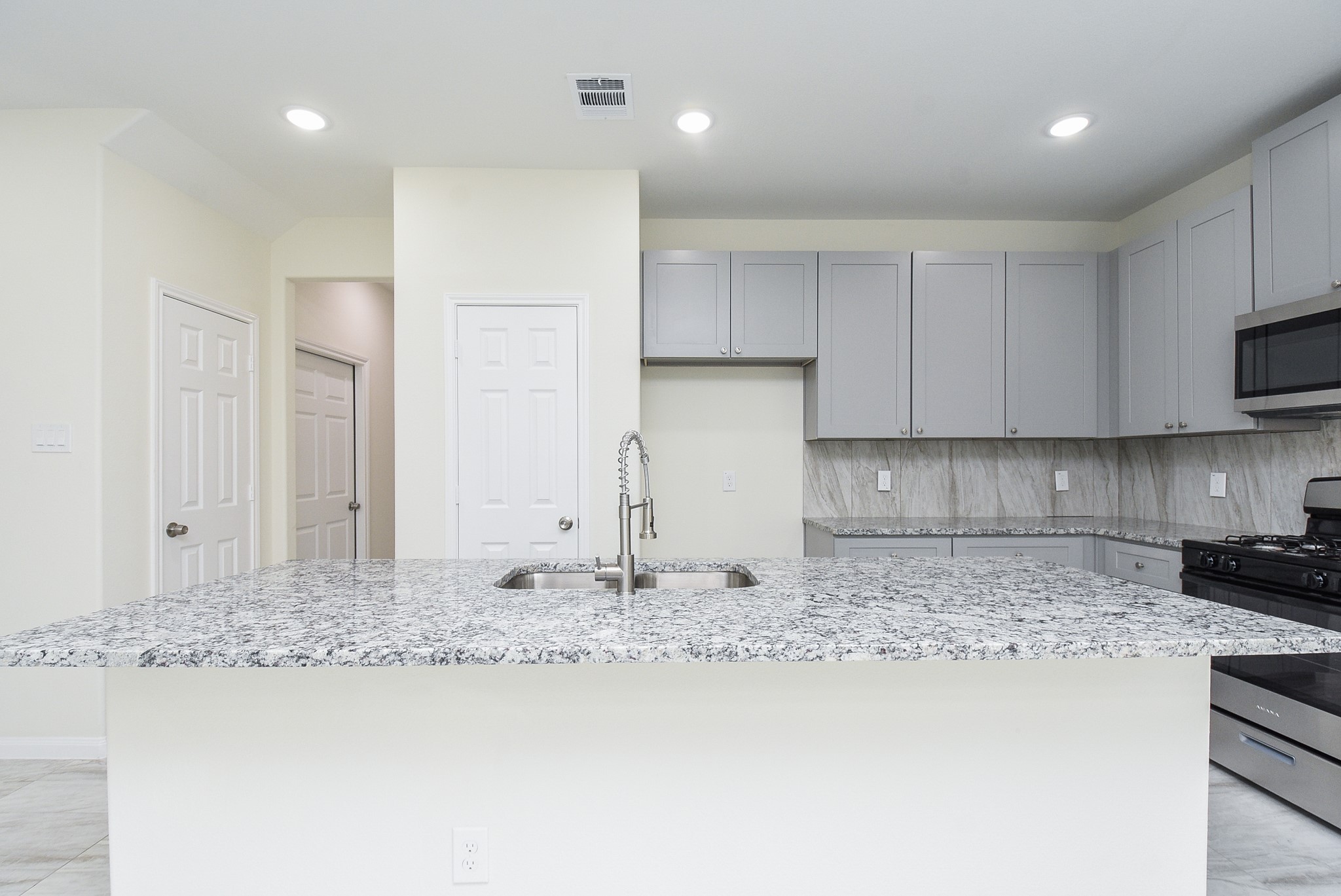 2807 Topiary Lane Property Photo 10