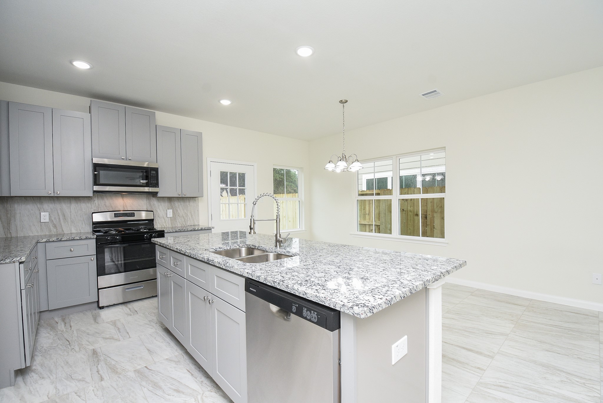 2807 Topiary Lane Property Photo 11