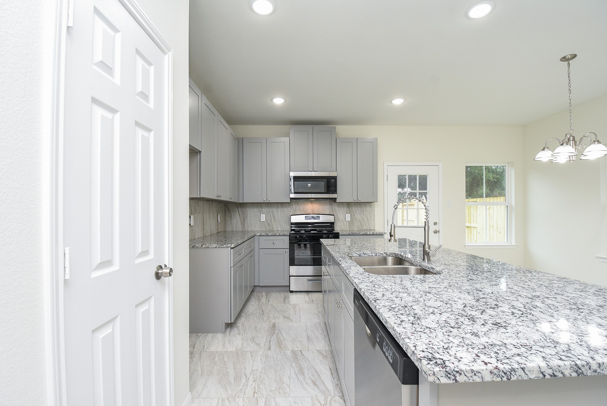 2807 Topiary Lane Property Photo 12