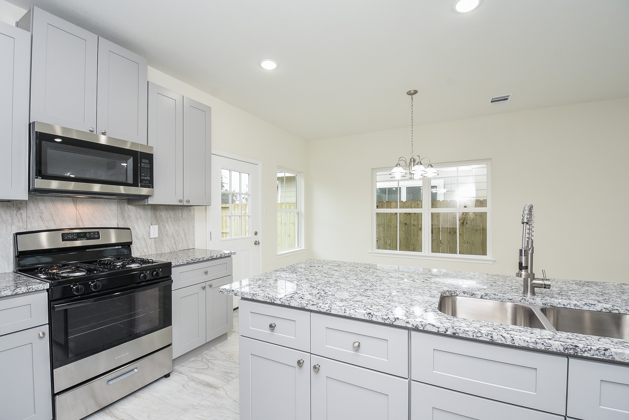 2807 Topiary Lane Property Photo 14