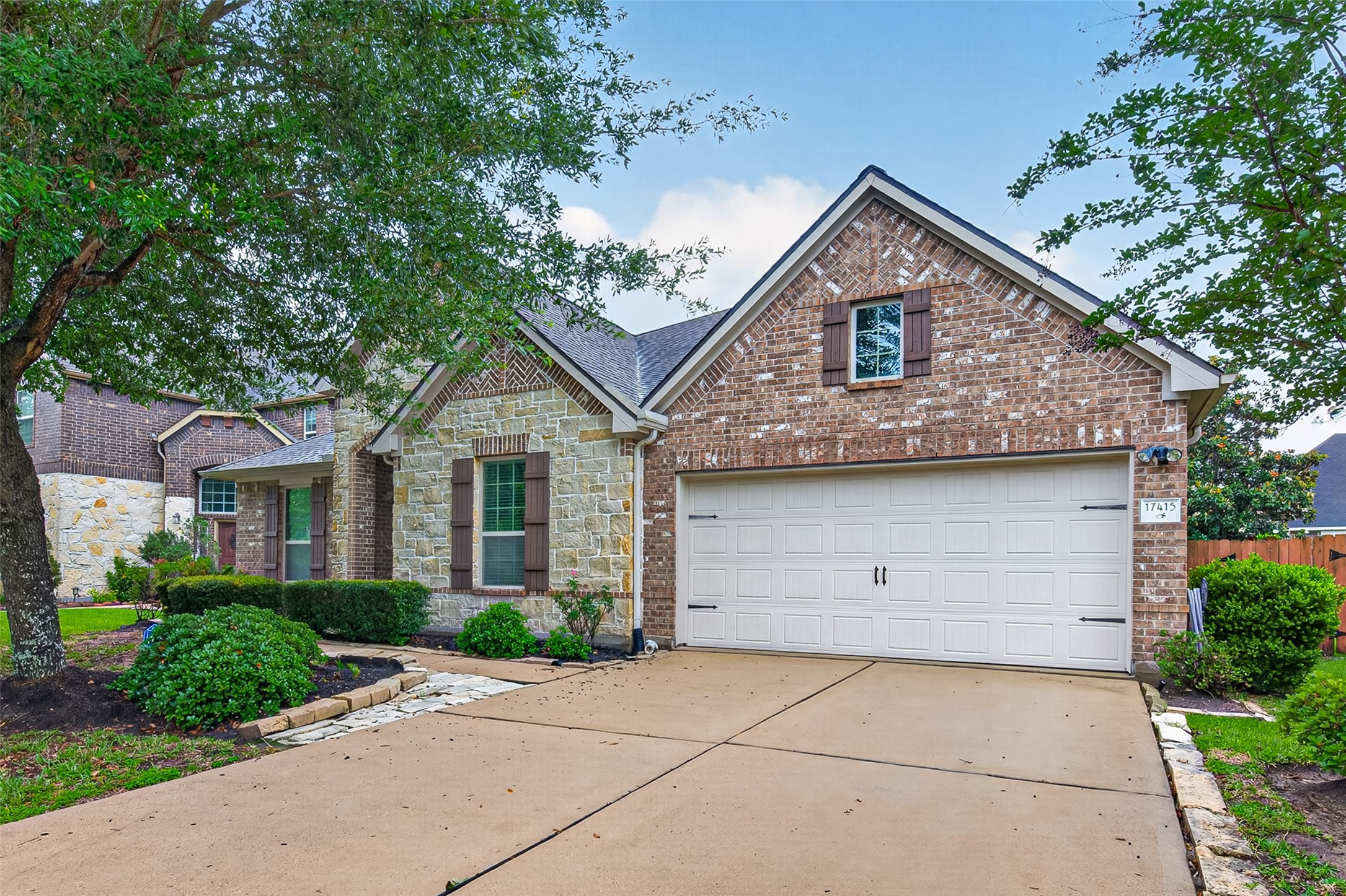17415 Meadow Light Drive Property Photo 2